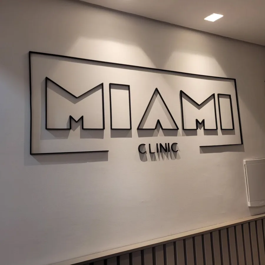 Logotipo em PVC expandido